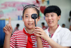 中国青少年近视率居世界第一　手机该不该禁入校园？