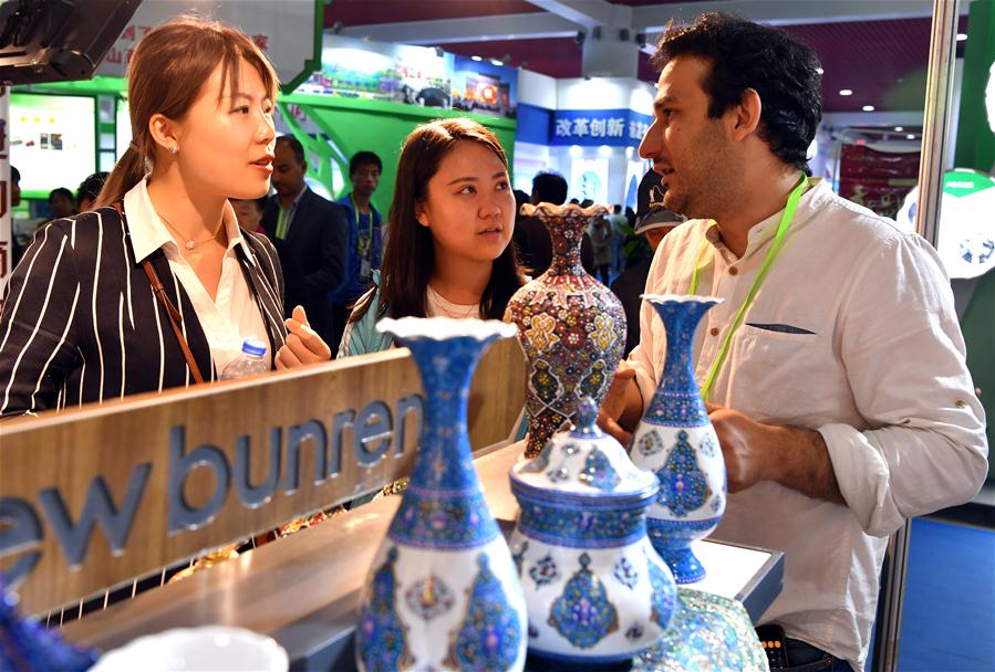 （经济）（3）第七届中国特色商品博览交易会开幕