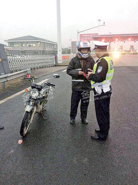 为了去泰兴拿乐器 摩托车夜闯高速-中国搜索江苏