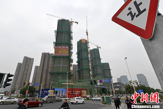 资料图 1月10日，福州一处商品房在建中。 <a target='_blank' href='http://www.chinanews.com/'>中新社记者 吕明 摄