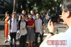 实拍名校北京四中高考考生进考场前一刻：家长穿旗袍送考！
