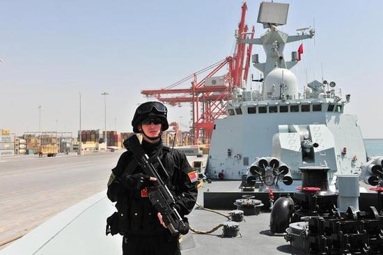 中国海军也门撤侨细节披露:730炮对准港口随时